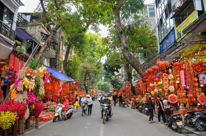 PHỐ HÀNG MÃ – SẮC MÀU RỰC RỠ CỦA NHỮNG MÙA LỄ HỘI VÀ KÝ ỨC LÀNG NGHỀ TRUYỀN THỐNG